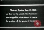 Immagine di I residenti della città belga di Torhout salutano il presidente Wilson Torhout Belgio, 1919, secondo 11 filmato di repertorio 65675026991