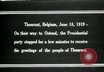 Immagine di I residenti della città belga di Torhout salutano il presidente Wilson Torhout Belgio, 1919, secondo 12 filmato di repertorio 65675026991