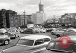 Immagine di Pock marchi sul parabrezza Seattle Washington USA, 1954, secondo 6 filmato di repertorio 65675026993
