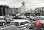 Immagine di Pock marchi sul parabrezza Seattle Washington USA, 1954, secondo 8 filmato di repertorio 65675026993