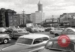Immagine di Pock marchi sul parabrezza Seattle Washington USA, 1954, secondo 9 filmato di repertorio 65675026993
