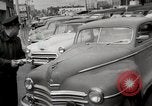 Immagine di Pock marchi sul parabrezza Seattle Washington USA, 1954, secondo 10 filmato di repertorio 65675026993