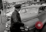 Immagine di Pock marchi sul parabrezza Seattle Washington USA, 1954, secondo 11 filmato di repertorio 65675026993