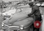 Immagine di Pock marchi sul parabrezza Seattle Washington USA, 1954, secondo 13 filmato di repertorio 65675026993