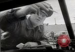 Immagine di Pock marchi sul parabrezza Seattle Washington USA, 1954, secondo 14 filmato di repertorio 65675026993