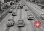 Immagine di Pock marchi sul parabrezza Seattle Washington USA, 1954, secondo 45 filmato di repertorio 65675026993