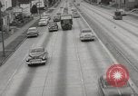 Immagine di Pock marchi sul parabrezza Seattle Washington USA, 1954, secondo 46 filmato di repertorio 65675026993