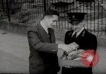 Immagine di Olio di ippoglosso per animali Regno Unito, 1954, secondo 7 filmato di repertorio 65675026998