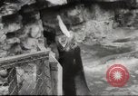 Immagine di Olio di ippoglosso per animali Regno Unito, 1954, secondo 16 filmato di repertorio 65675026998