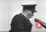Immagine di Olio di ippoglosso per animali Regno Unito, 1954, secondo 58 filmato di repertorio 65675026998