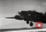 Immagine di Air drop di forniture mediche e cura dei feriti Dien Bien Phu Vietnam, 1954, secondo 23 filmato di repertorio 65675026999