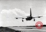 Immagine di Air drop di forniture mediche e cura dei feriti Dien Bien Phu Vietnam, 1954, secondo 25 filmato di repertorio 65675026999
