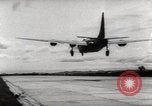 Immagine di Air drop di forniture mediche e cura dei feriti Dien Bien Phu Vietnam, 1954, secondo 33 filmato di repertorio 65675026999