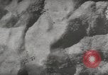 Immagine di Air drop di forniture mediche e cura dei feriti Dien Bien Phu Vietnam, 1954, secondo 45 filmato di repertorio 65675026999