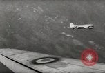 Immagine di Air drop di forniture mediche e cura dei feriti Dien Bien Phu Vietnam, 1954, secondo 57 filmato di repertorio 65675026999