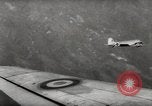 Immagine di Air drop di forniture mediche e cura dei feriti Dien Bien Phu Vietnam, 1954, secondo 59 filmato di repertorio 65675026999