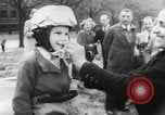 Standbild boy auf einem Motorrad Frankreich, 1954, aus Sekunde 11 historischem Filmmaterial Videoclip 65675027004