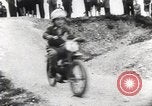Standbild boy auf einem Motorrad Frankreich, 1954, aus Sekunde 24 historischem Filmmaterial Videoclip 65675027004