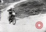 Standbild boy auf einem Motorrad Frankreich, 1954, aus Sekunde 25 historischem Filmmaterial Videoclip 65675027004