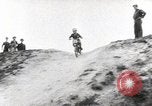 Standbild boy auf einem Motorrad Frankreich, 1954, aus Sekunde 27 historischem Filmmaterial Videoclip 65675027004