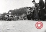 Standbild boy auf einem Motorrad Frankreich, 1954, aus Sekunde 28 historischem Filmmaterial Videoclip 65675027004