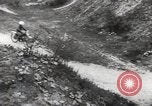 Standbild boy auf einem Motorrad Frankreich, 1954, aus Sekunde 31 historischem Filmmaterial Videoclip 65675027004