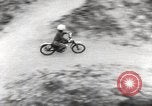 Standbild boy auf einem Motorrad Frankreich, 1954, aus Sekunde 33 historischem Filmmaterial Videoclip 65675027004