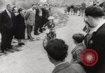 Standbild boy auf einem Motorrad Frankreich, 1954, aus Sekunde 37 historischem Filmmaterial Videoclip 65675027004