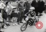 Standbild boy auf einem Motorrad Frankreich, 1954, aus Sekunde 38 historischem Filmmaterial Videoclip 65675027004