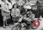 Standbild boy auf einem Motorrad Frankreich, 1954, aus Sekunde 39 historischem Filmmaterial Videoclip 65675027004