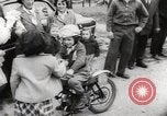 Standbild boy auf einem Motorrad Frankreich, 1954, aus Sekunde 41 historischem Filmmaterial Videoclip 65675027004
