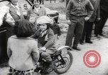 Standbild boy auf einem Motorrad Frankreich, 1954, aus Sekunde 42 historischem Filmmaterial Videoclip 65675027004