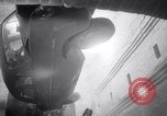 Immagine di Riciclare le vecchie autovetture Giappone, 1965, secondo 13 filmato di repertorio 65675027009