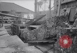Immagine di Riciclare le vecchie autovetture Giappone, 1965, secondo 51 filmato di repertorio 65675027009
