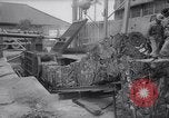 Immagine di Riciclare le vecchie autovetture Giappone, 1965, secondo 53 filmato di repertorio 65675027009