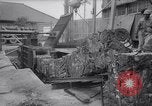 Immagine di Riciclare le vecchie autovetture Giappone, 1965, secondo 54 filmato di repertorio 65675027009