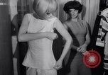 Image fashion en tennis London England Royaume-Uni, 1965, de la seconde 56 séquences d'archives historiques vidéo 65675027010