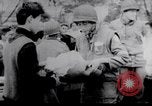 Standbild Flüchtling Pflege nach der Schlacht von Hue Hue Vietnam, 1968, aus Sekunde 17 historischem Filmmaterial Videoclip 65675027017