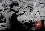 Standbild Flüchtling Pflege nach der Schlacht von Hue Hue Vietnam, 1968, aus Sekunde 18 historischem Filmmaterial Videoclip 65675027017