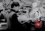 Standbild Flüchtling Pflege nach der Schlacht von Hue Hue Vietnam, 1968, aus Sekunde 19 historischem Filmmaterial Videoclip 65675027017