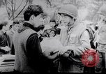 Standbild Flüchtling Pflege nach der Schlacht von Hue Hue Vietnam, 1968, aus Sekunde 20 historischem Filmmaterial Videoclip 65675027017