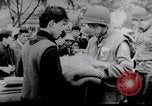 Standbild Flüchtling Pflege nach der Schlacht von Hue Hue Vietnam, 1968, aus Sekunde 21 historischem Filmmaterial Videoclip 65675027017