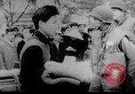 Standbild Flüchtling Pflege nach der Schlacht von Hue Hue Vietnam, 1968, aus Sekunde 23 historischem Filmmaterial Videoclip 65675027017