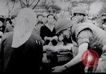 Standbild Flüchtling Pflege nach der Schlacht von Hue Hue Vietnam, 1968, aus Sekunde 27 historischem Filmmaterial Videoclip 65675027017