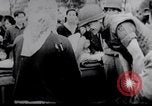 Standbild Flüchtling Pflege nach der Schlacht von Hue Hue Vietnam, 1968, aus Sekunde 28 historischem Filmmaterial Videoclip 65675027017