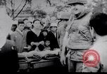Standbild Flüchtling Pflege nach der Schlacht von Hue Hue Vietnam, 1968, aus Sekunde 29 historischem Filmmaterial Videoclip 65675027017