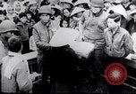 Standbild Flüchtling Pflege nach der Schlacht von Hue Hue Vietnam, 1968, aus Sekunde 34 historischem Filmmaterial Videoclip 65675027017