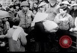 Standbild Flüchtling Pflege nach der Schlacht von Hue Hue Vietnam, 1968, aus Sekunde 35 historischem Filmmaterial Videoclip 65675027017