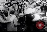 Standbild Flüchtling Pflege nach der Schlacht von Hue Hue Vietnam, 1968, aus Sekunde 36 historischem Filmmaterial Videoclip 65675027017
