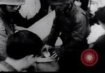 Standbild Flüchtling Pflege nach der Schlacht von Hue Hue Vietnam, 1968, aus Sekunde 46 historischem Filmmaterial Videoclip 65675027017